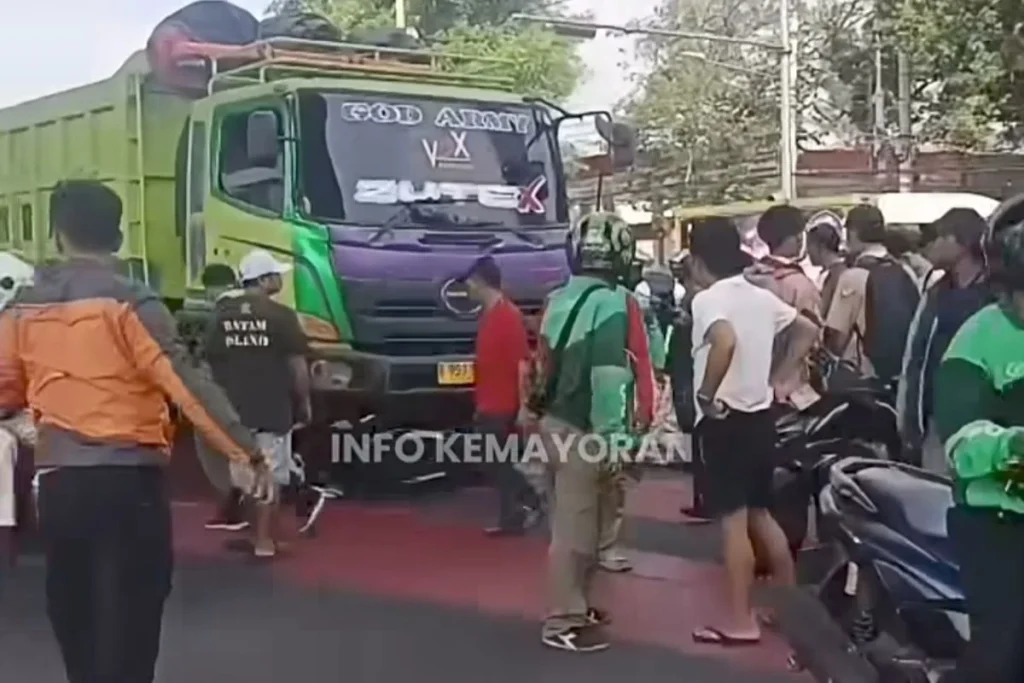 Kronologi Pemotor Tewas di Johar Baru Jakpus, Diduga Menyalip Lalu Tertabrak Truk