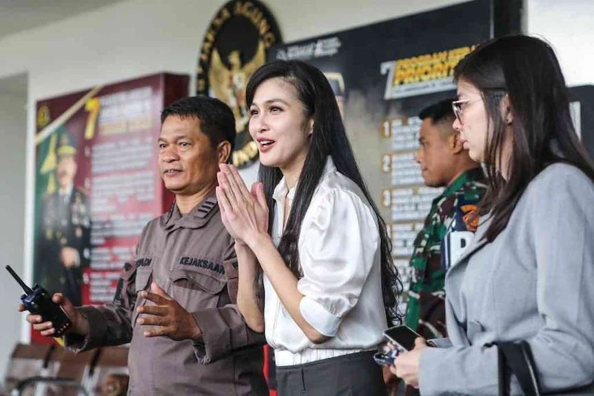 Kursi Firaun Milik Koruptor Asabri Terjual Rp80 Juta, Perhiasan Sandra Dewi Diserbu