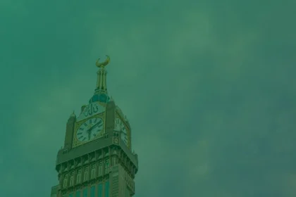 Laser Hijau Muncul di Clock Tower Makkah, Menandai Awal Bulan Zulhijah