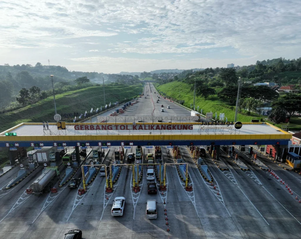 Lonjakan Kendaraan di Tol Trans Jawa Selama Libur Hari Buruh 2026: Data Jasamarga Ungkap Tren Lalu Lintas
