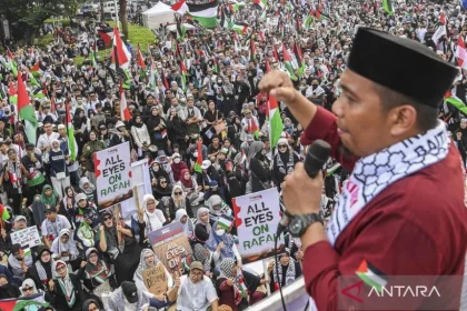 Massa Padati Kedutaan Besar AS untuk Solidaritas Palestina