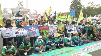 May Day 2026: Ribuan Buruh Padati Kantor Gubernur Jawa Timur di Surabaya