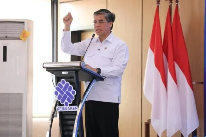Menaker Yassierli Soroti Pentingnya Sertifikasi Kompetensi bagi Lulusan Magang