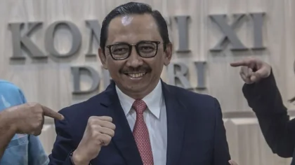Menkeu Purbaya dan Wamenkeu Juda Agung Bagikan Sapi Kurban