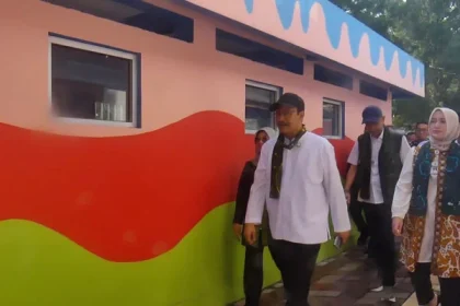 Mensos Tinjau Sekolah Rakyat di Surabaya, Waskita Karya Jamin Proyek Rampung Tepat Waktu