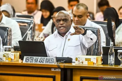 Menteri HAM Pigai Tolak Perintah Tembak di Tempat, Legislator: Peluru, Kan, Bisa Diarahkan ke Kaki