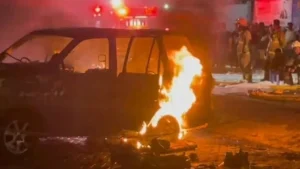 Minibus Hangus Terbakar di Kembangan Jakbar, Sejumlah Jeriken Bensin Ditemukan