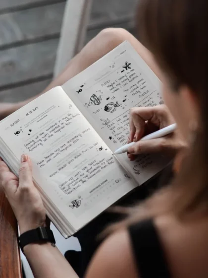 Mira Sumanti: Journaling sebagai Cara Melepas Emosi Setelah Gagal Menikah