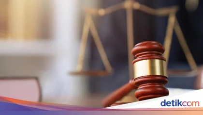 MK Tolak Gugatan Syarat Minimal S2 untuk Calon Anggota DPR