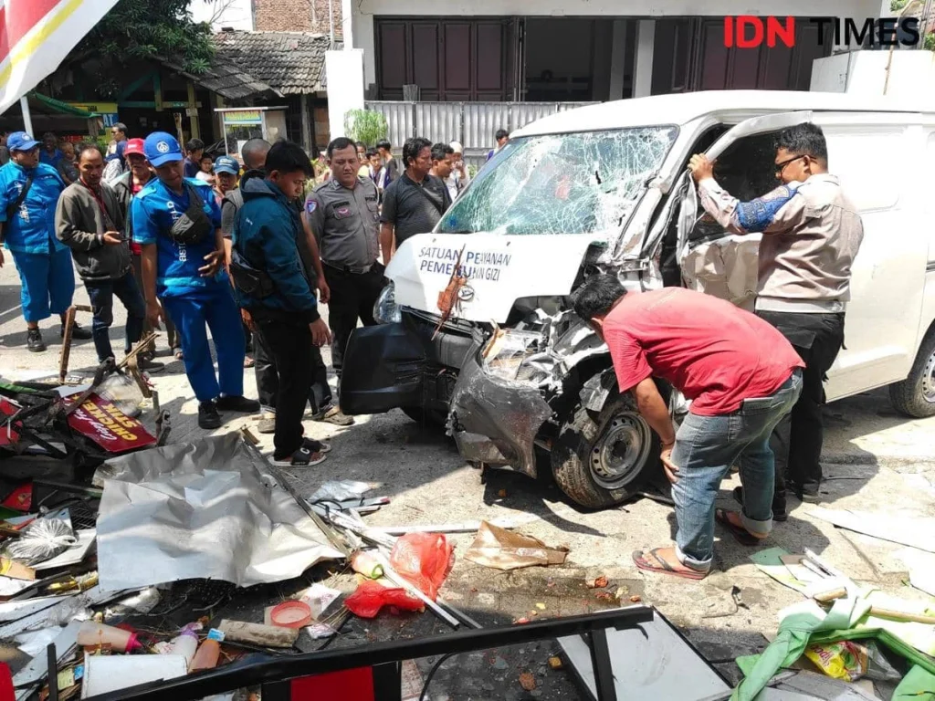 Mobil SPPG Tabrak Gerobak Pedagang di Bekasi, Korban Meninggal Dunia