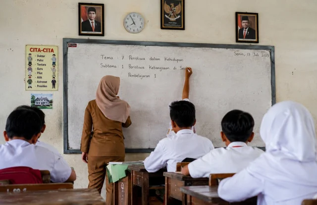 Negara Masih Menganggap Guru Honorer sebagai 'Tenaga Sementara'