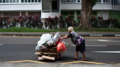 Nenek Kardus 'Hantui' Kota Terkaya Dunia, Fenomena Lansia Pemulung di Hong Kong