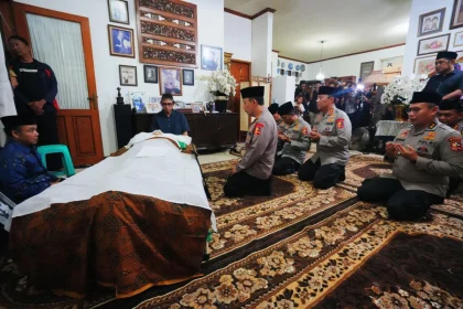 Oso Melayat ke Rumah Duka Ryamizard Ryacudu, Seorang Pemberani