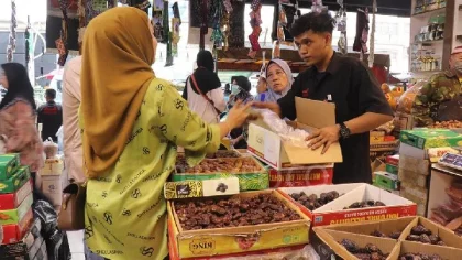 Pasar Oleh-oleh Haji di Tanah Abang Ramai sebelum Idul Adha
