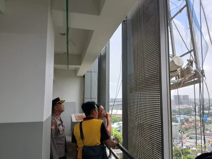 Pedestrian Berusia Tua Tewas setelah Terjatuh di depan Mall di La Mesa