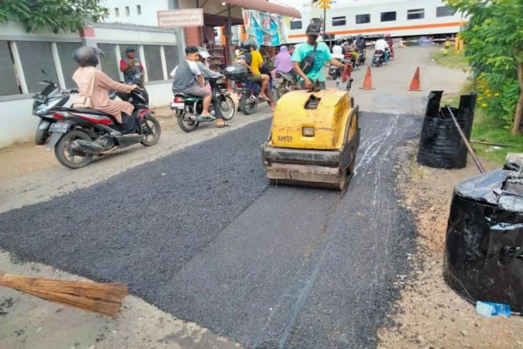 Pemkot Jakarta Timur Perbaiki 182 Jalan Berlubang untuk Cegah Kecelakaan