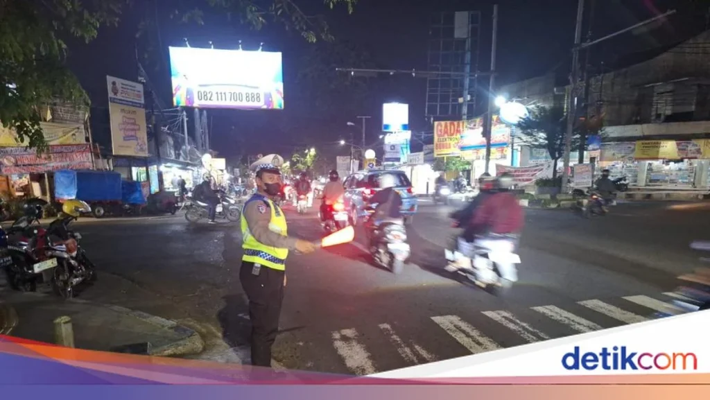 Perbaikan Jalan Ambles di Lenteng Agung Dilanjutkan Malam Ini