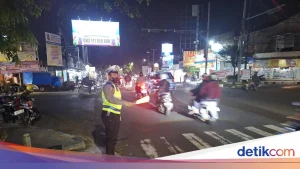 Perbaikan Jalan Ambles di Lenteng Agung Dilanjutkan Malam Ini