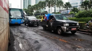 Perbedaan Tinggi Jalan di Rasuna Said, Pengendara Diimbau Hati-hati