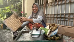 Perjuangan Penjual Sate Wakul Asal Madura di Madiun
