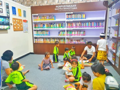 Perpustakaan Desa: Jendela Dunia yang Mengubah Masa Depan Anak-anak di Ujung Peta