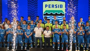 Persib Bandung Angkat Piala Super League Ketiga Kalinya