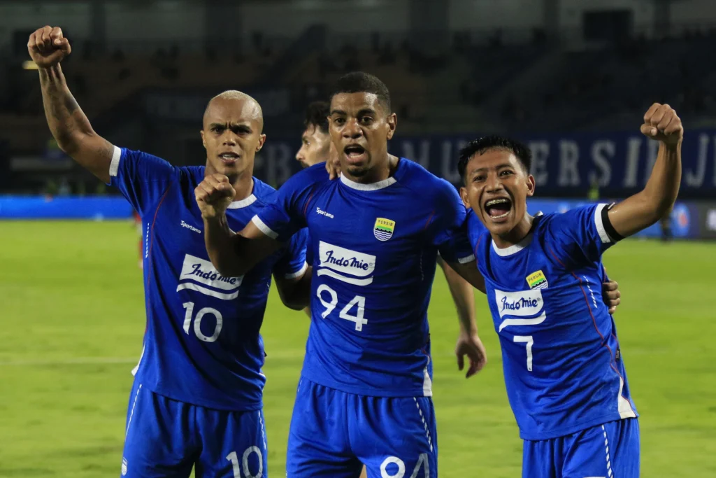Persib Siap Hadapi Persijap, Bojan Hodak Minta Bobotoh Jaga Ketertiban