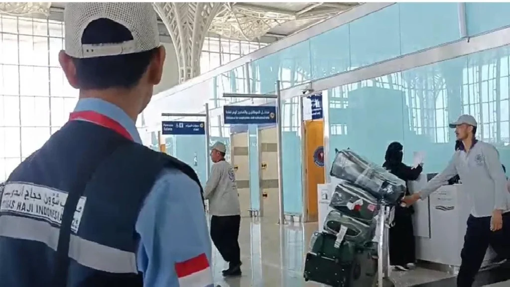 Petugas Linjam Amankan Barang Jemaah Haji yang Tertinggal di Bandara