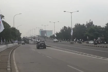 Petugas PPSU Ditabrak di Flyover Pasar Rebo, Diselesaikan Secara Kekeluargaan