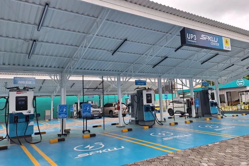 PLN Evaluasi Insiden Unit Charger SPKLU yang Roboh di Yogyakarta