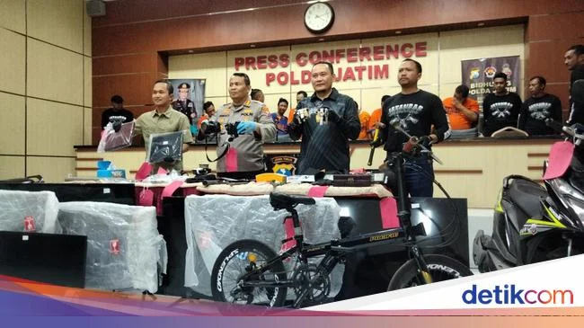 Polda Jatim Ringkus Enam Anggota Komplotan Pembobol Rumah Kosong di 13 TKP, Dua Masih Buron