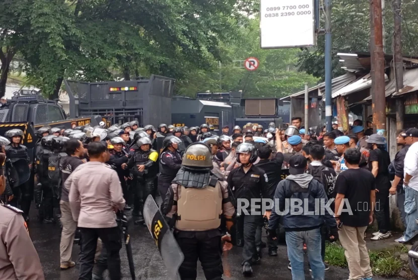 Polisi Ungkap Identitas Massa Ricuh di Taman Pasupati Bandung: Berpakaian Hitam Bawa Molotov