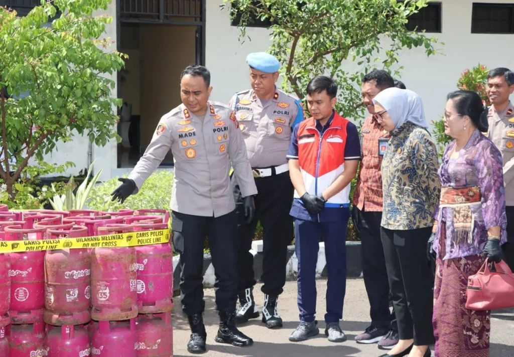 Polres Karangasem Gerebek Gudang Oplosan, Ciduk 10 Pelaku, dan Amankan 1.788 Tabung LPG