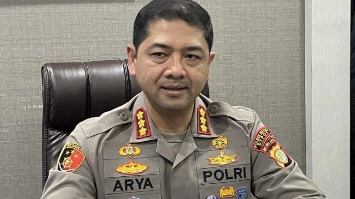 Polrestabes Makassar Buka Layanan SIM C1, Kombes Pol Arya dan Appi Jadi Pemegang Pertama
