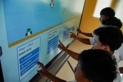 Prabowo Akan Tambahkan 3 Smart Board di Setiap Sekolah