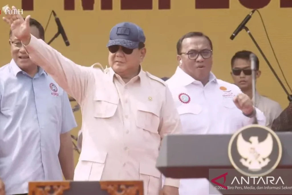 Prabowo Janji Tak Gentar Bela Rakyat di Hadapan 400 Ribu Buruh