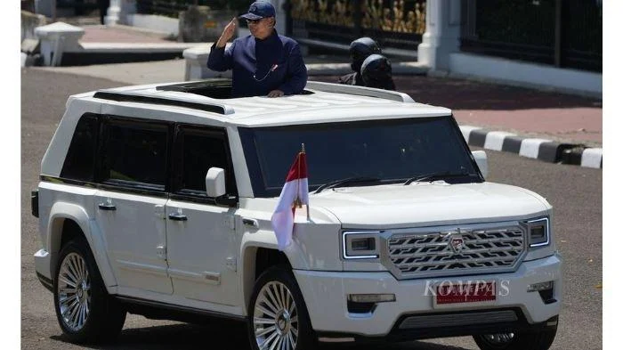 Prabowo Terharu Menerima Salami dari Masyarakat, Minta Pindad Desain Mobil Khusus