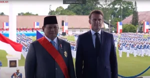 Presiden Prabowo Menghampiri Pengawal Prancis sebagai Tanda Hormat