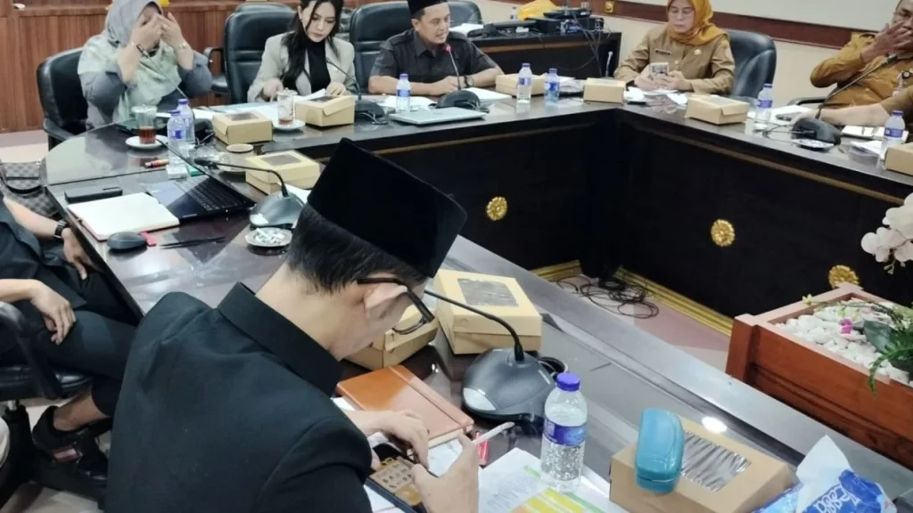 Profil Achmad Syahri Assidiqi, Anggota DPRD Jember yang Viral Bermain Game dan Merokok