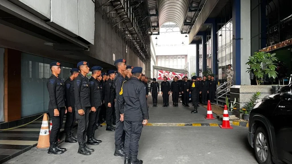 Puluhan Brimob Jaga Ketat Gedung Kantor di Hayam Wuruk, Apa yang Terjadi?