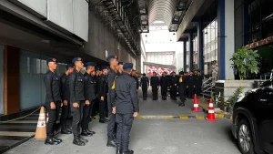 Puluhan Brimob Jaga Ketat Gedung Kantor di Hayam Wuruk, Apa yang Terjadi?