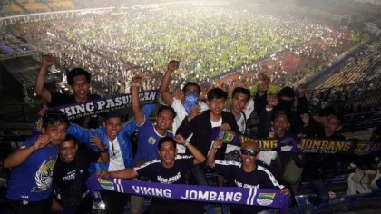 Ribuan Bobotoh Merayakan Persib Juara Liga 1 di Kota Bandung