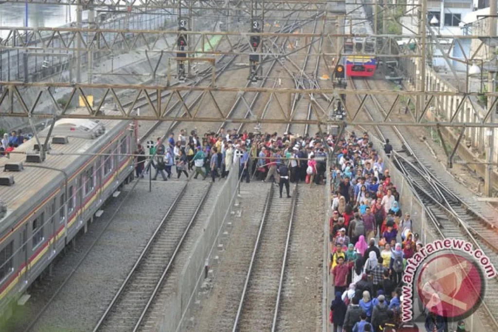 Ribuan Penumpang Keluhkan Tiga Jam Terjebak, KRL Green Line Tanah Abang‑Rangkasbitung Pulih Normal