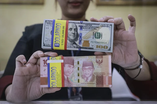 Rupiah Anjlok, Purbaya Bantu BI dengan Masuk ke Obligasi