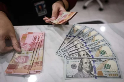 Rupiah Masih Tertekan Dolar AS, Makin Mendekati Level Rp18.000