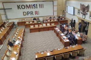 RUU Pemilu Tertunda: DPR Pertimbangkan Putusan MK dan Kajian Partai Politik