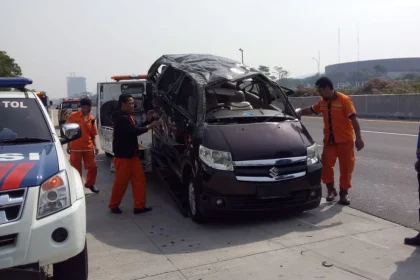 Sebelas Mobil Pecah Ban Massal di Tol Jagorawi, Pengemudi Kaget Saat Ban Sudah Sobek