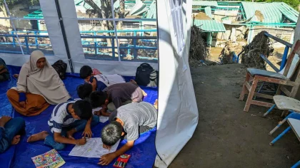 Sekolah di Zona Merah Sumatera Masih Menggunakan Tenda dan Kelas Darurat