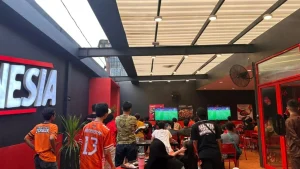 Sepakbola Jadi Gaya Hidup, Nobar Persija vs Persib Diserbu Suporter