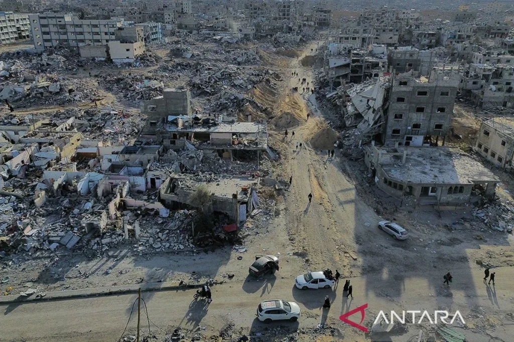 Serangan Udara Israel Menghancurkan Bangunan di Gaza, 7 Orang Meninggal